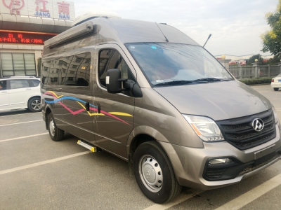 上汽大通V80长轴高顶B型房车