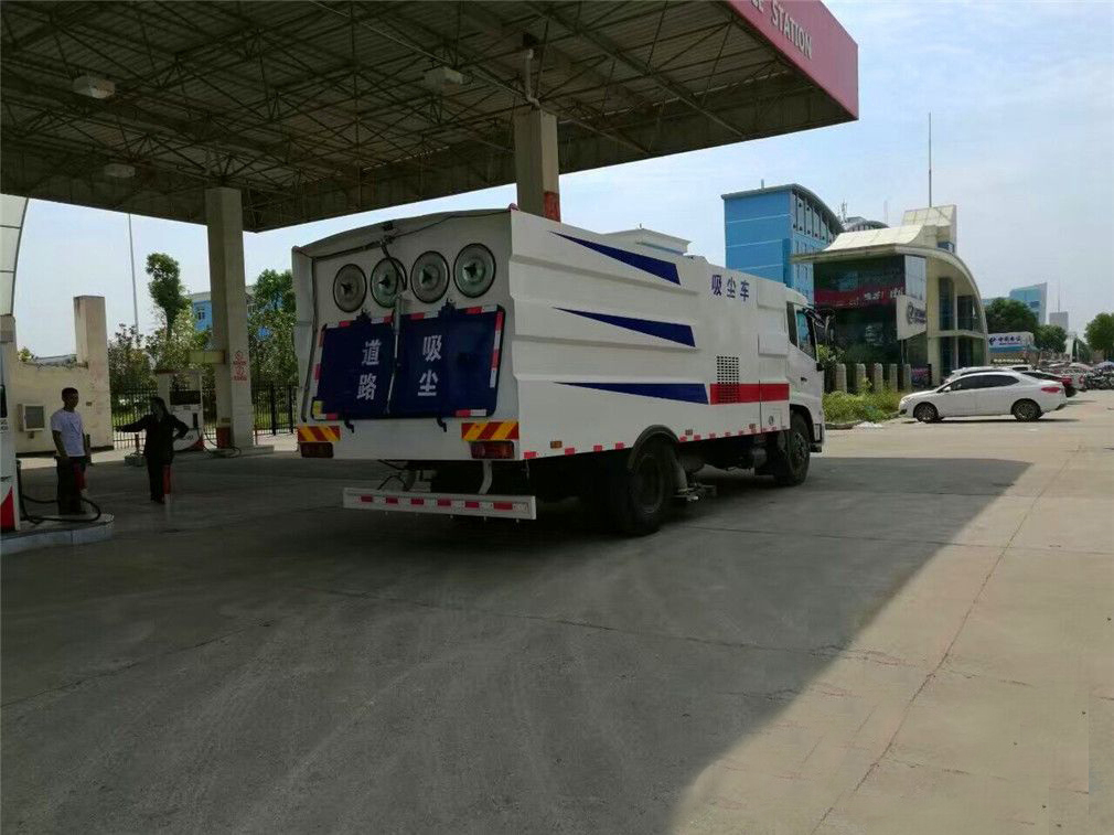 2方水 8方尘东风天锦 吸尘车