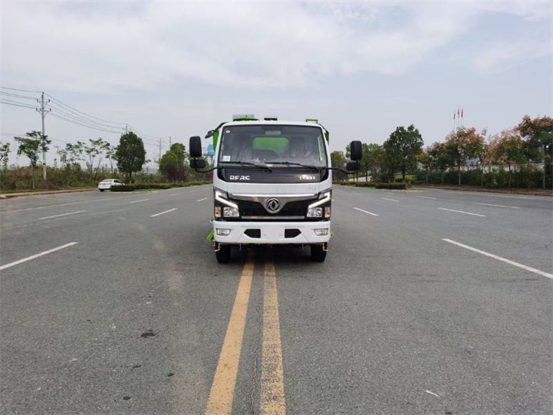 东风多利卡3308轴距洗扫车