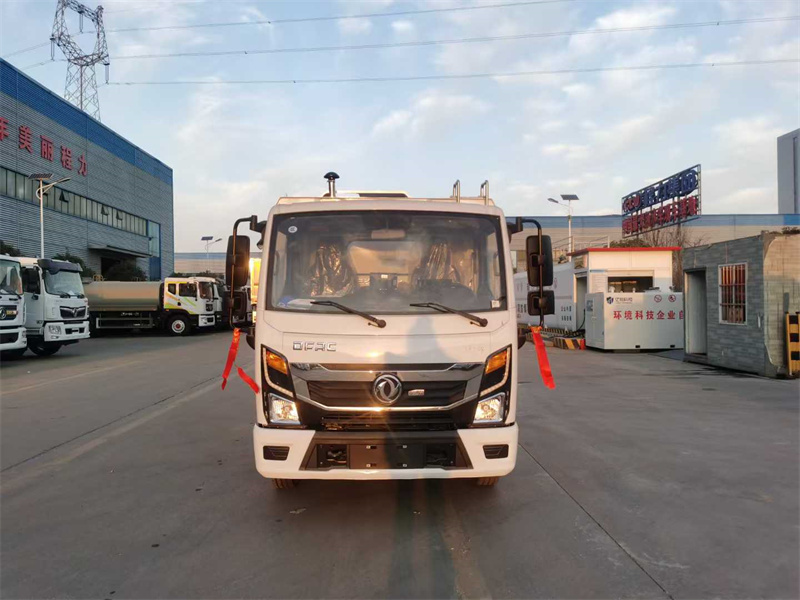 东风多利卡干湿两用吸尘车