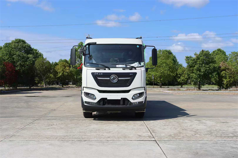 东风天锦新能源洗扫车（15方）